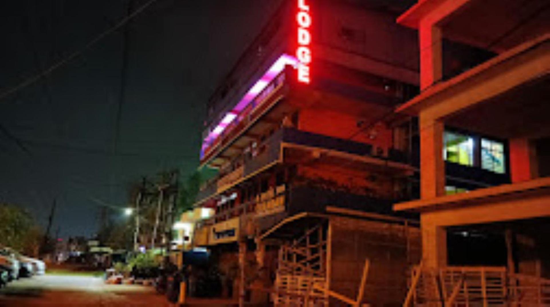 Hotel Chandan,Bhuvanesvar Kültér fotó